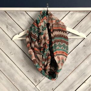 Aztec print & lace scarf set